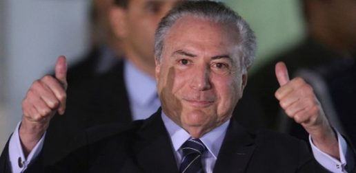 Temer continua internado